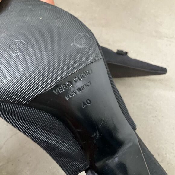 Badgely Mischka Jewel Emblem Slingback Heels - Picture 9 of 10